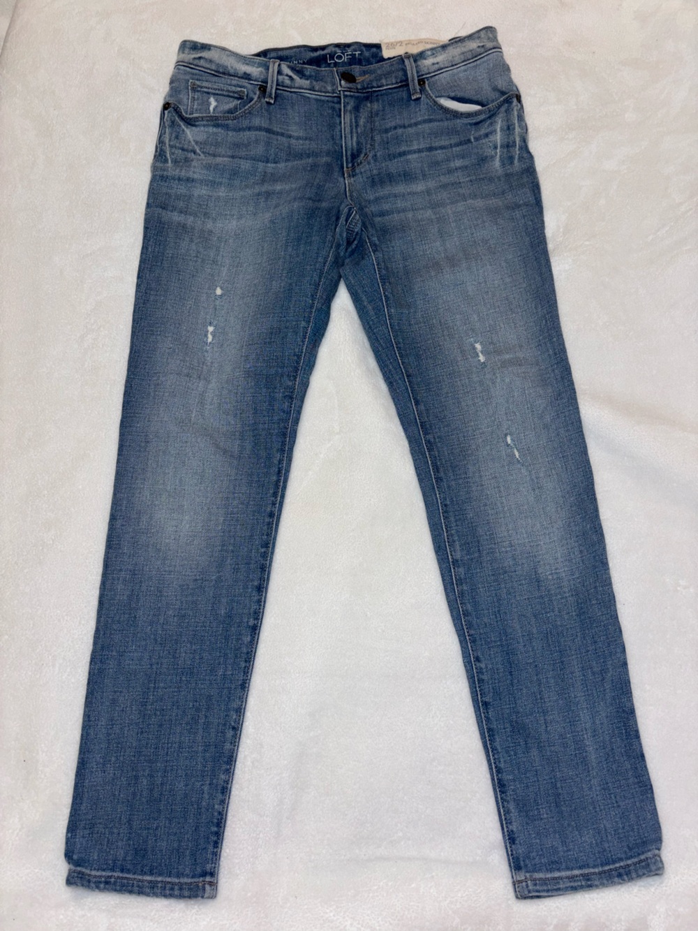 Women’s LOFT Relaxed Skinny Jeans
Size 26/2 Petite